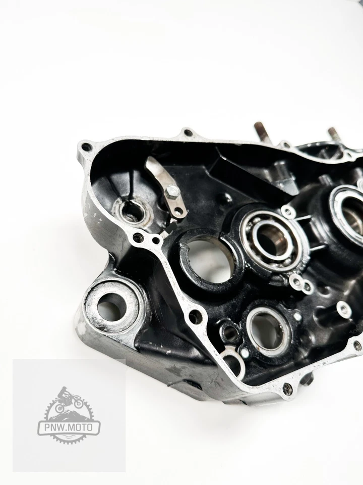 Honda CR250R CR 250R 1985 OEM caja de motor derecha compatible con 1985-1986 Foto 3 de 4