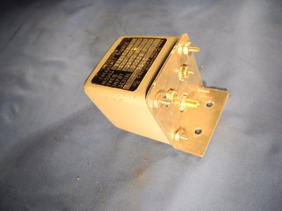 GREENRAY 376-000A RF Precision Frequency Source 220 MHz SMA Input: 28 VDC - Image 4 of 4