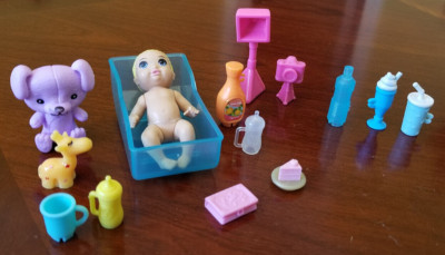 BARBIE 15pc BABY in HOSPITAL BASSINET~Misc Giraffe Dog Bottles Camera Book TOYS