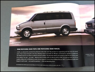 2002 GMC Savana Safari Van 30-page Original Sales Brochure Catalog