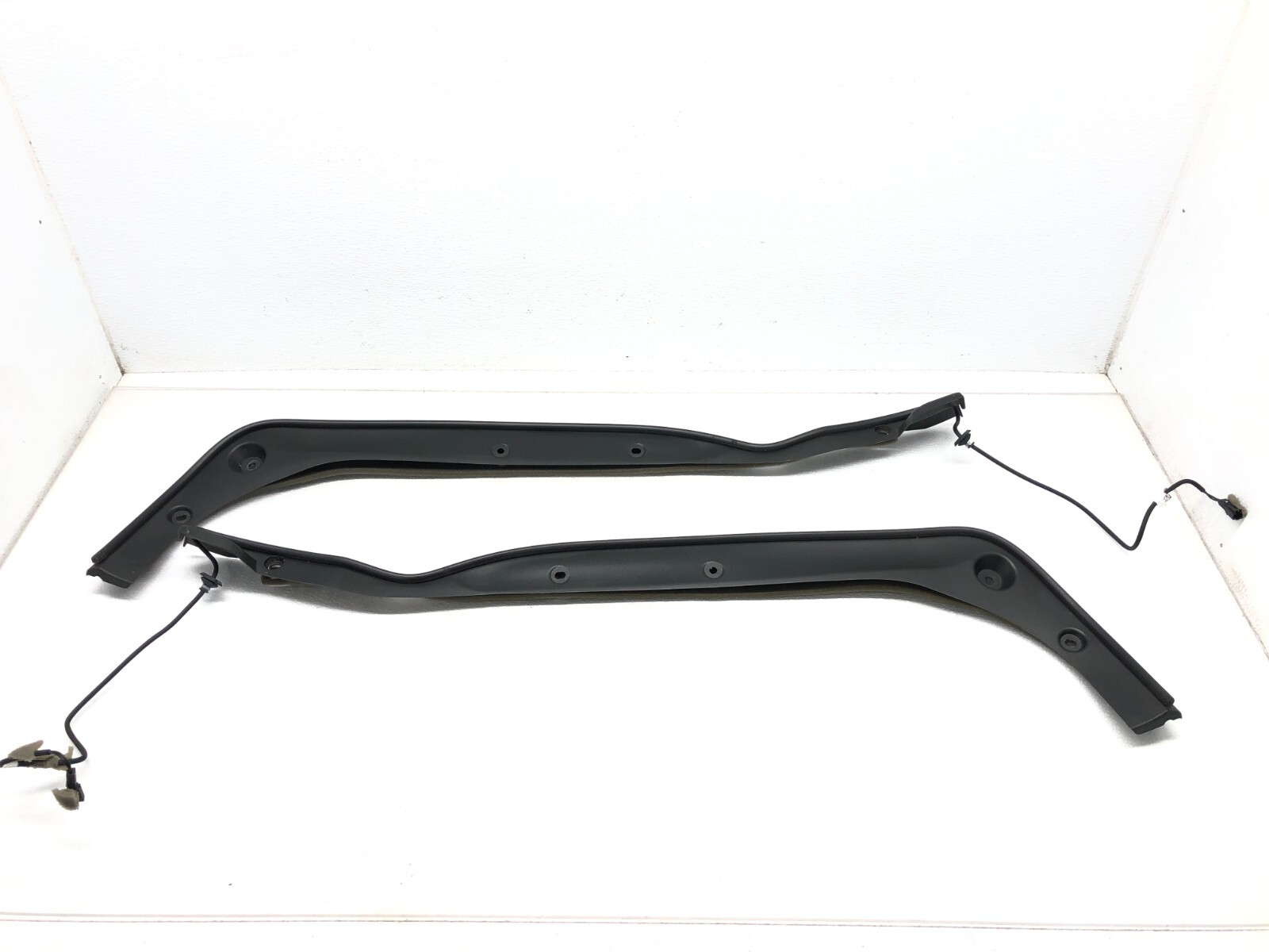 2017-2020 MASERATI LEVANTE REAR LIFTGATE TRUNK ANTI PINCH SENSOR SET X2 OEM