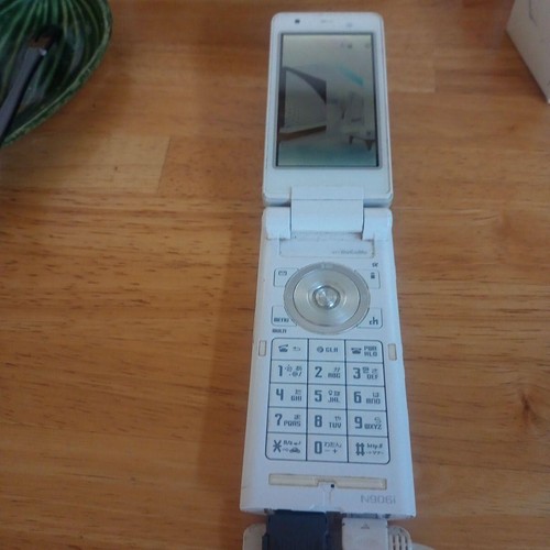 Docomo N906I Foldable Mobile Phone White 2Mp Camera - 第 1/4 張圖片