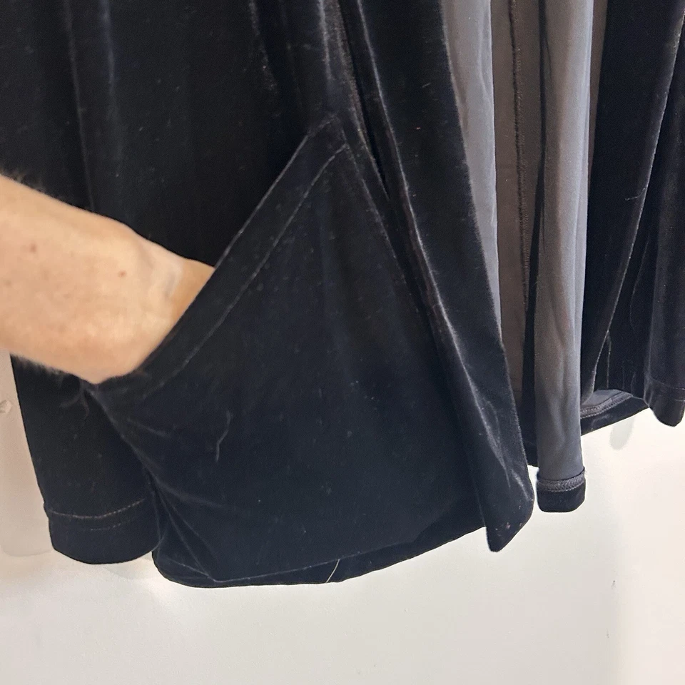 Vtg Carushka Black Velvet Duster Women’s Sz M Open Front Cardigan Pockets USA - Image 2 of 4