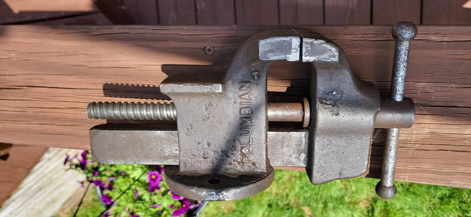 Tornillo COLOMBIANO THE COL. HDW. CO. No. Tornillo de banco 3 mordazas de 3" anteriores a 1920 Cleveland EE. UU. Foto 2 de 4