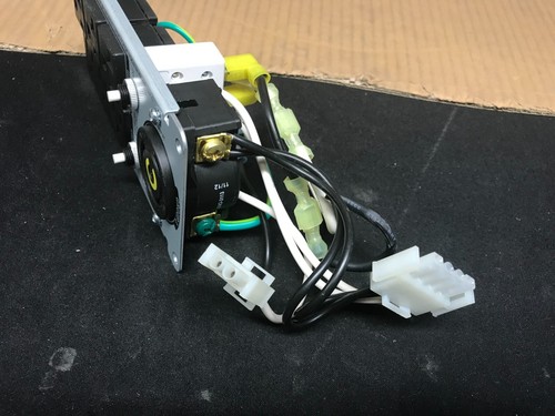 APC Power Panel 6-Outlet + 1 Twist Lock - Picture 7 of 7