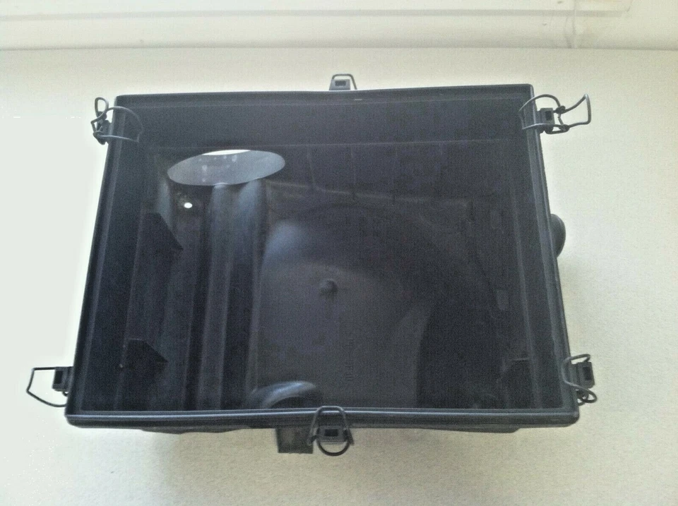 Mercedes-Benz ML320 1998-2003 ~ parte inferior de la caja de admisión de aire ~ A1635050160 ~ pieza OEM Foto 4 de 4