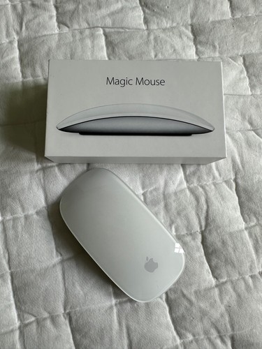 Apple Magic Mouse 2 A1657 Blanc Argent Rechargeable Multi-Touch Surface Optique - Photo 4/4