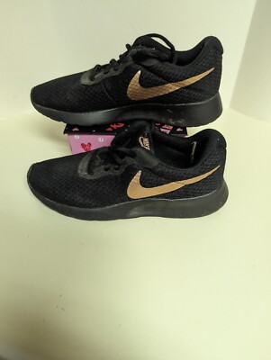 Nike Elite Women's Tanjun Trainer Midnight Black w/Flossed GOLD Accents  Size