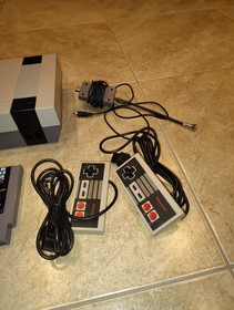 Nintendo Entertainment System Console Super Mario Duck Hunt Game  & Axesories 85