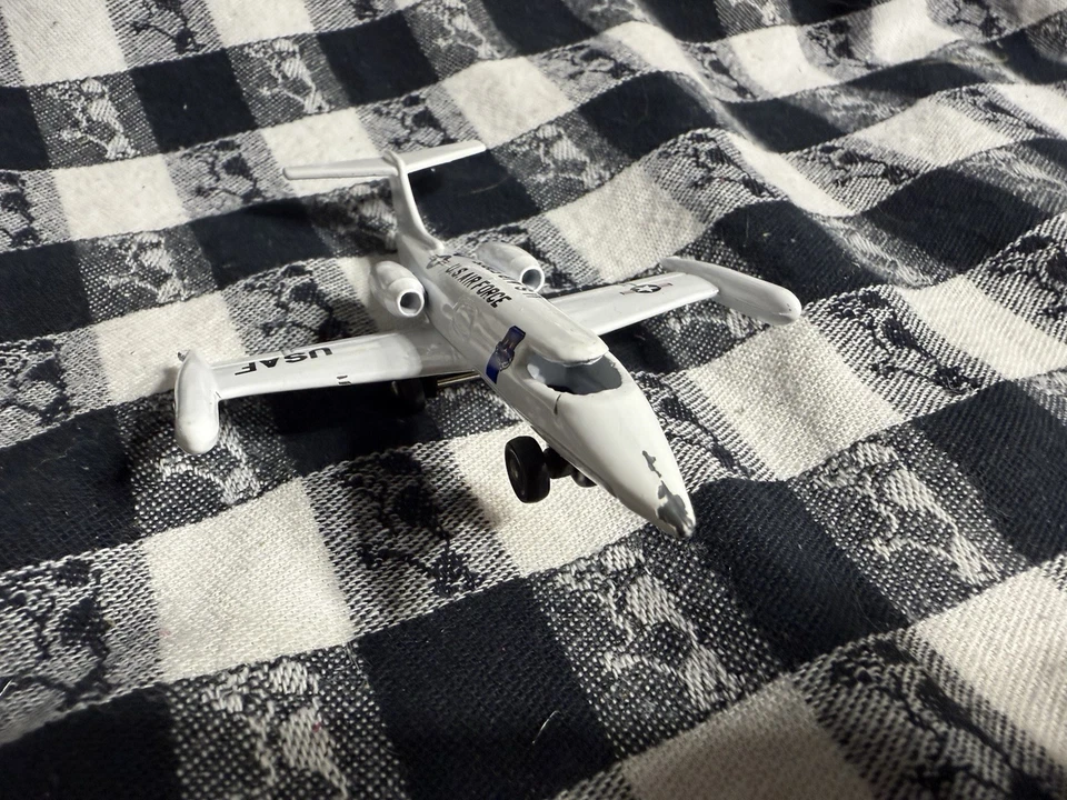 Avión de juguete diecast Matchbox 1973 Learjet Foto 2 de 4