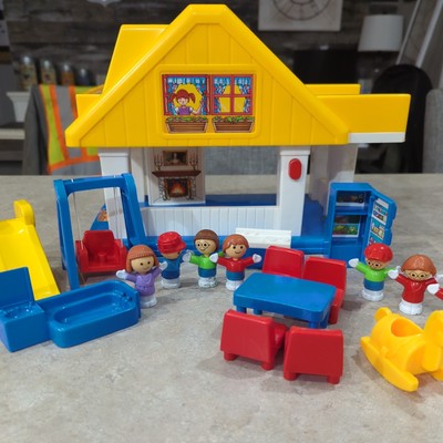 Vintage 1990 Little Lil Playmates People California Play Set Almost Full Set