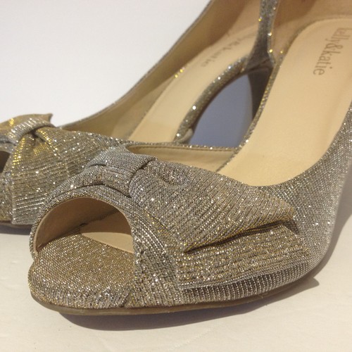 7.5 Kelly & Katie Metallic Silver Peep Toe Heels 3.5" Bow Cinderella Sparkle - Picture 3 of 18