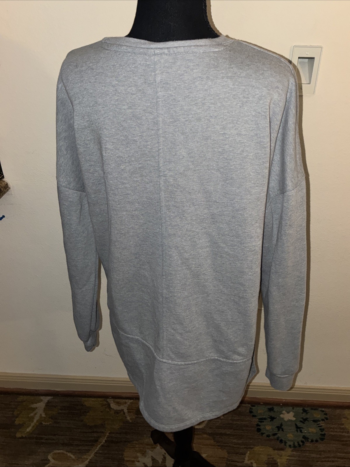 Universal Threads Medium Gray Pullover, Long Slee… - image 7