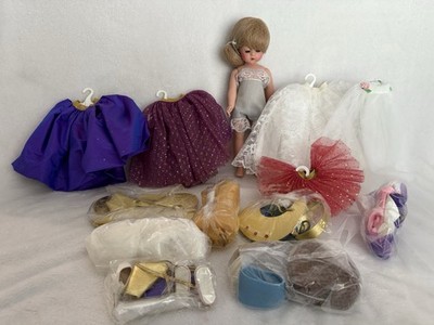 Madame Alexander PAMELA PLAYS DRESS UP AT GRANDMA'S TRUNK  HORCHOW'S 1993 READ