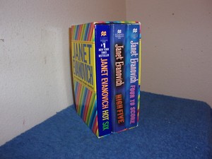 Details About Stephanie Plum Novels Plum Boxed Set 2 4 5 6 Contains Four To Score High - 