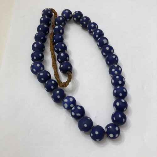 Large 18.25" Antique Blue & White Opaque Glass Skunk Trade Bead Strand - Picture 2 of 8
