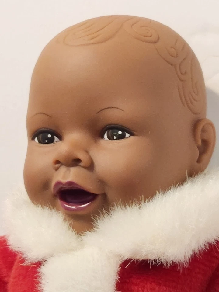 MUÑECA SANTA CLAUS BEBÉ AFROAMERICANO UNIMAX ANNE GEDDES 1999 RARA DE COLECCIÓN 9" Foto 4 de 4