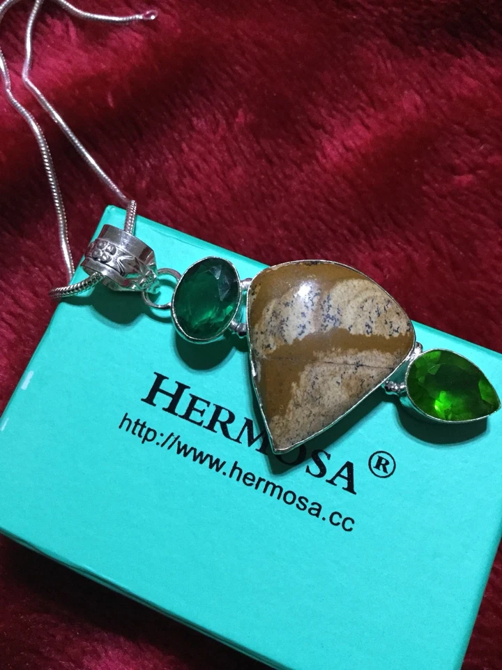 Hermosa Grande Marrón/2 Verde Plata de Ley Colgante y Cadena Nuevo En Caja Original Foto 3 de 3
