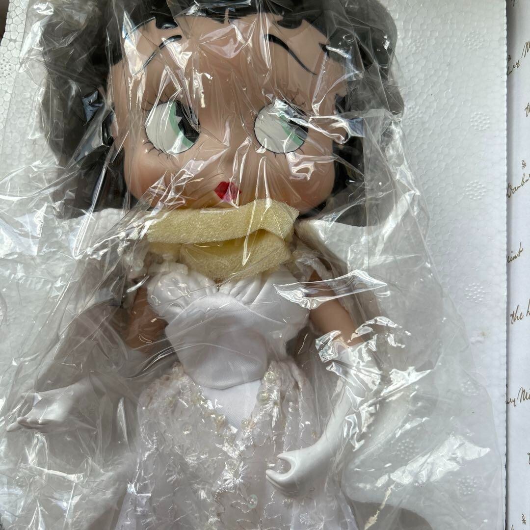 MINT Danbury Mint Betty Boop Splendor In White Porcelain Doll