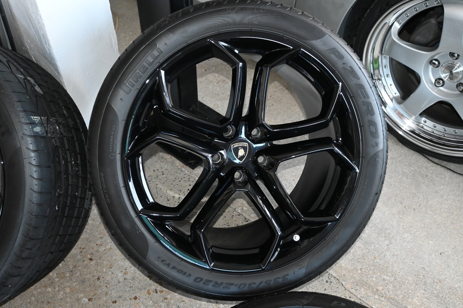 2012 and up. Lamborghini Aventator OEM Stock wheels 4LP700 LP LP720 Speedline