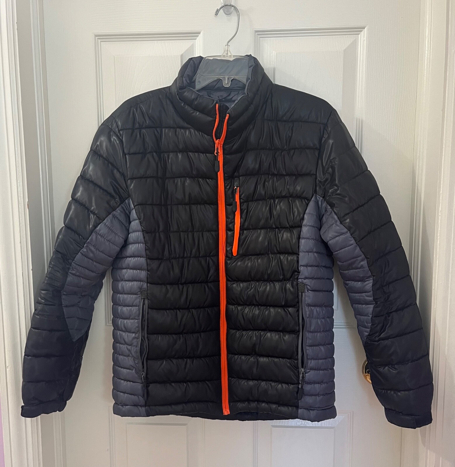 Men's Medium Deeper Puffer Jacket for Winter Warmth-image