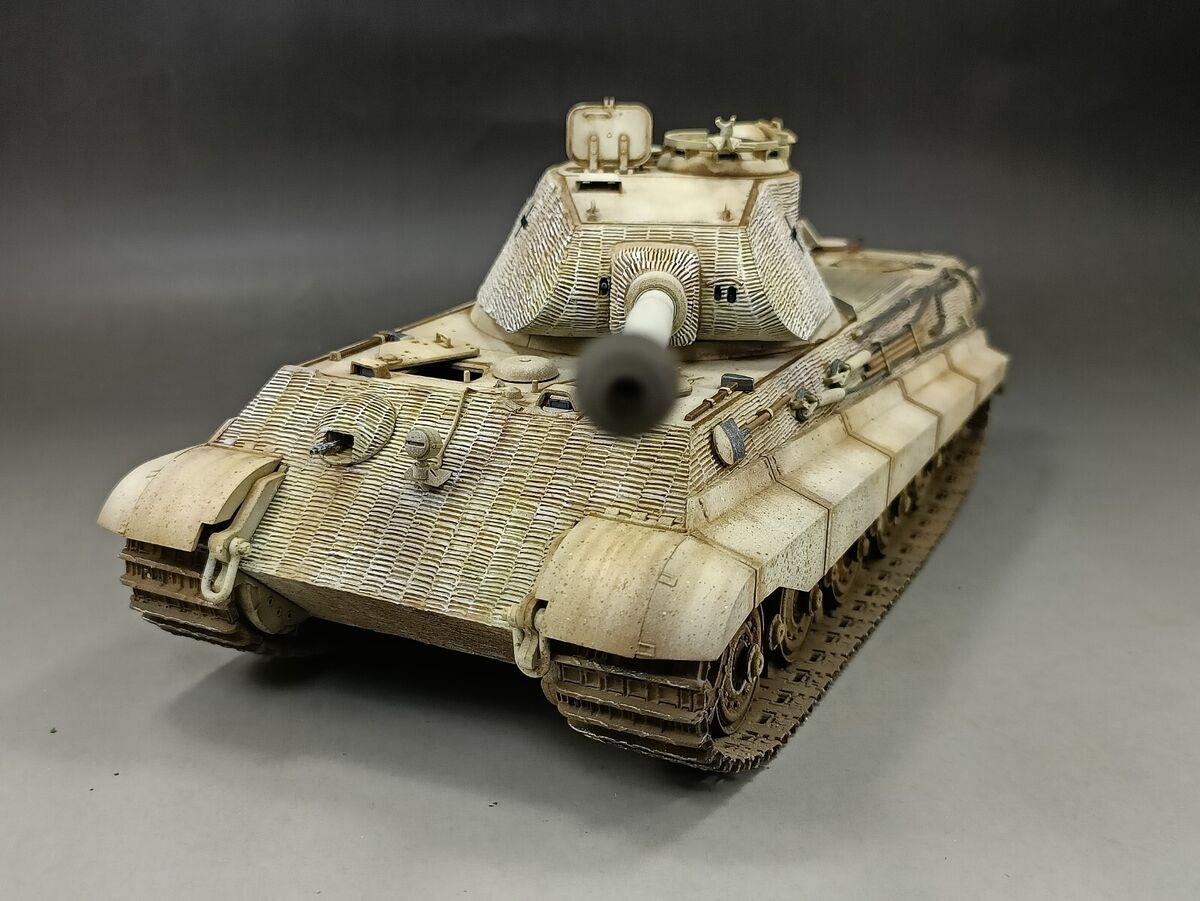 1/35 Built King Tiger Tank Porsche 'Anneliese' Zimmerit sPz 1/35 Built King Tiger Tank Porsche 'Anneliese' Zimmerit sPz
