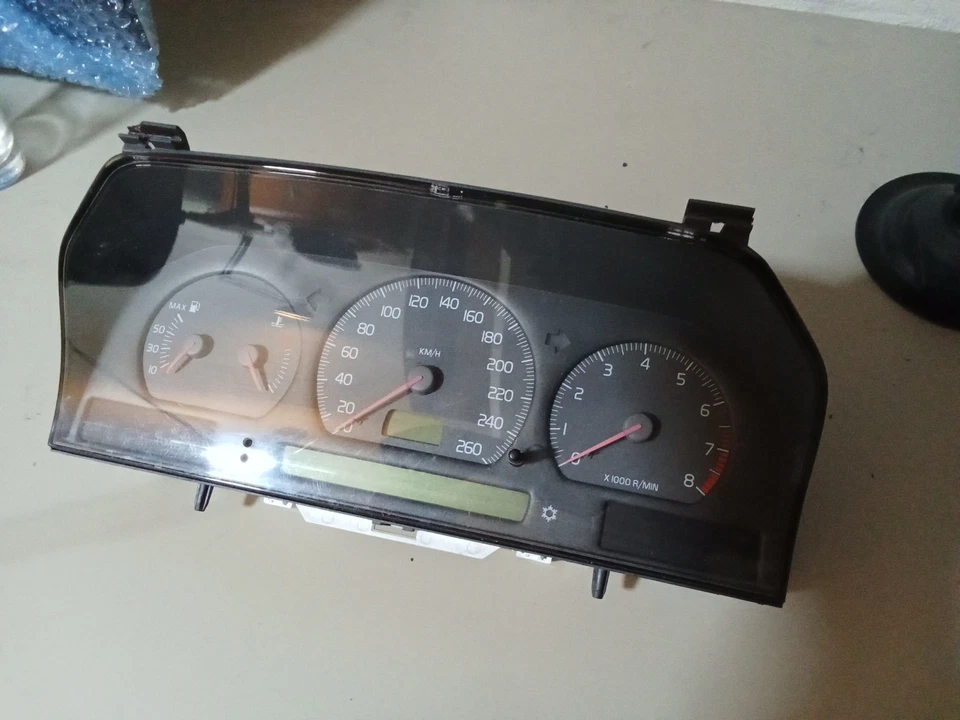 2001 Volvo C70 Cluster Dash Instrument Cluster Beige  - image 2 of 4