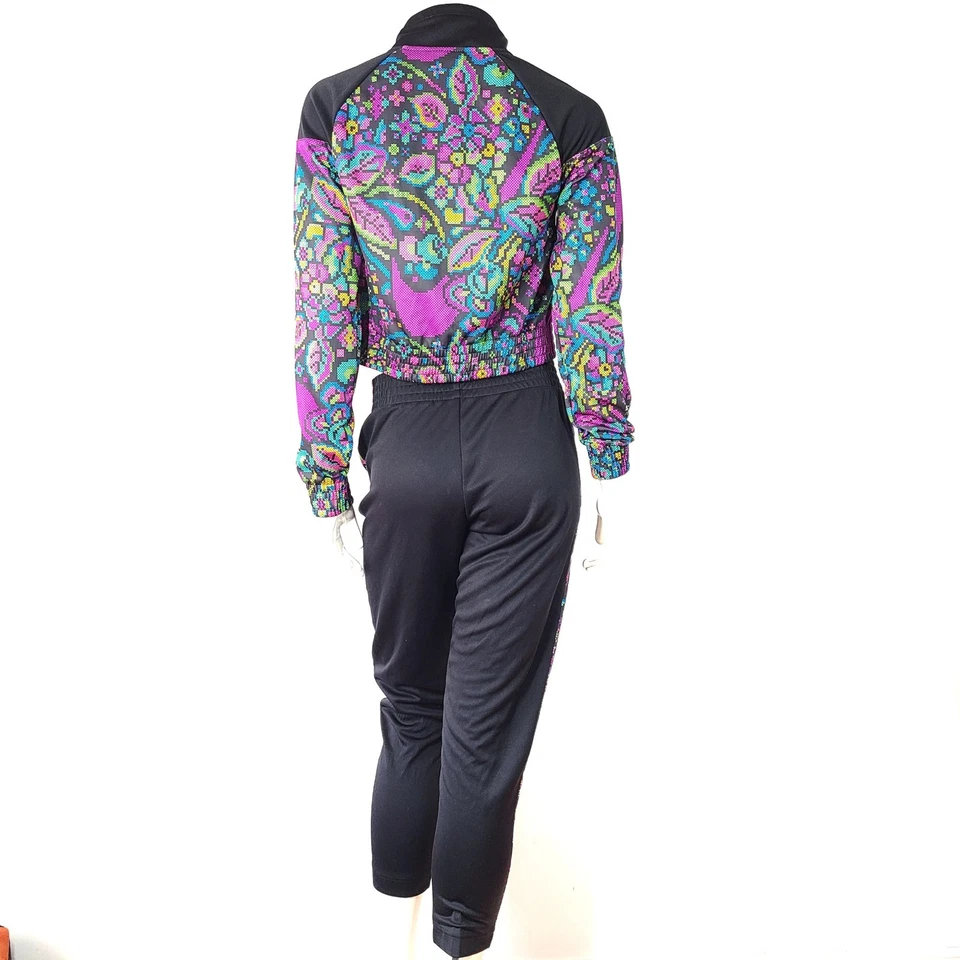 Chándal para mujer Nike BV2728-010 2 piezas pantalones de tiro alto chaqueta corta negra XS Foto 2 de 4