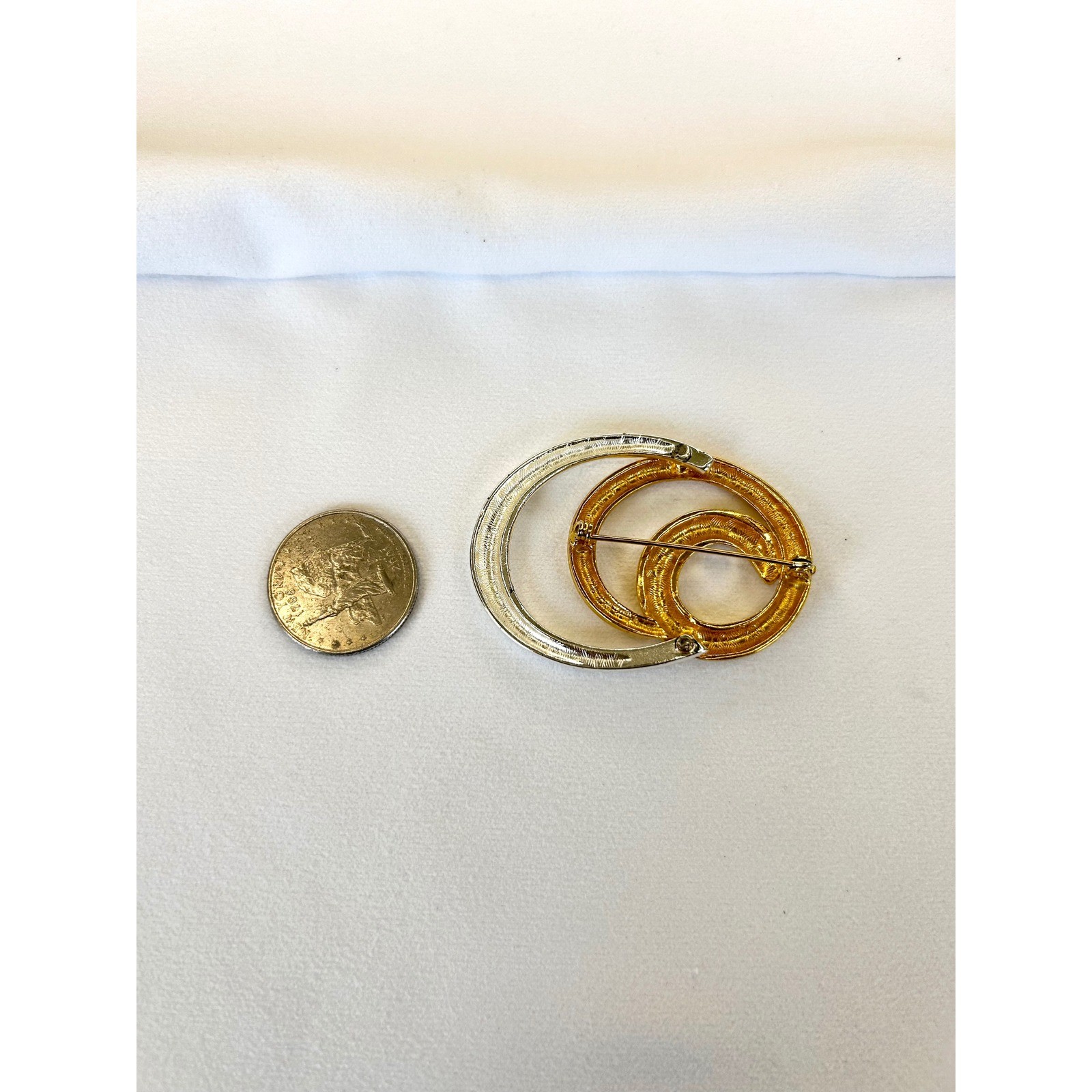 Two Tone Interlocking Oval Circle Brooch Pin Gold… - image 5
