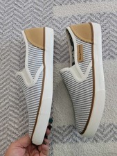 Tommy Bahama Women Slip On Shoes Size 8.5 White Navy Blue Striped Canvas Sneaker