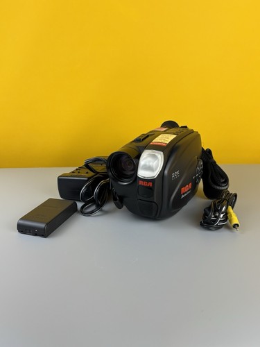 RCA AutoShot Camcorder CC6271 VHS-C Camera w/ Battery & Charger - TESTED, WORKS