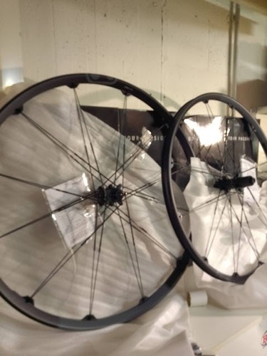 SET RUOTE MTB NUOVE SHIMANO HG IODINE 2 NERO/GRIGIO,29 POLLICI, 15X110 MM/12X148 - Foto 11 di 15