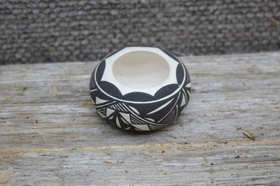 F. YAWEA Signed Pueblo Native American Fine Line Miniature Seed Pot Art Pottery