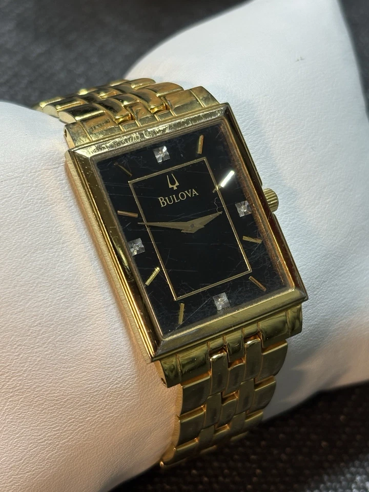 Reloj de vestir Bulova vintage rectangular tono dorado para hombre, B2,29 mm, funciona Foto 4 de 4