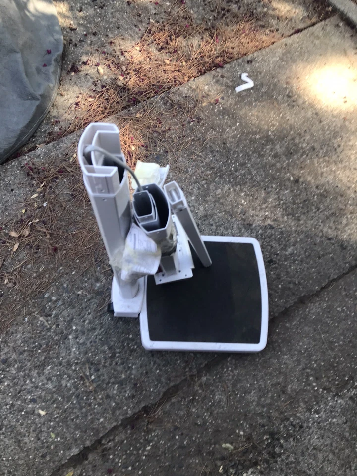 Báscula digital para médico Detecto SOLO con varilla de altura 550 lb x 0,2 lb, 30" a 84,5 Foto 4 de 4