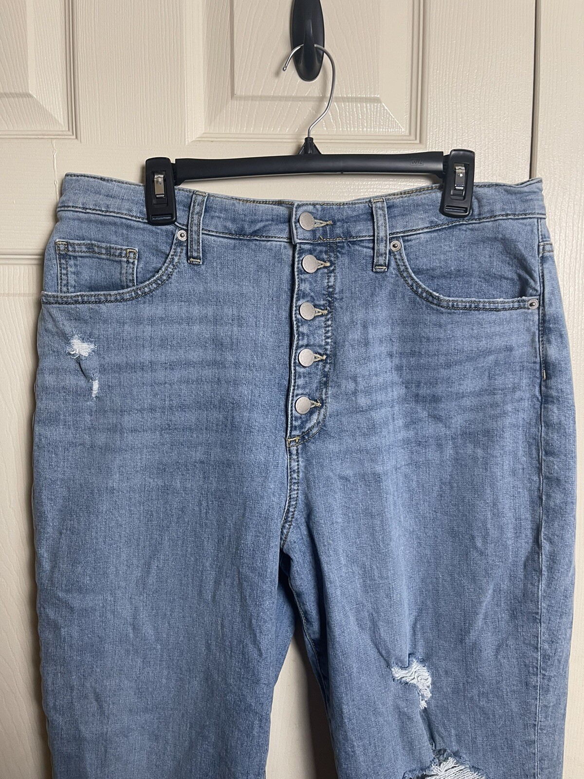 Universal Thread Light Wash Button Fly Distressed… - image 3