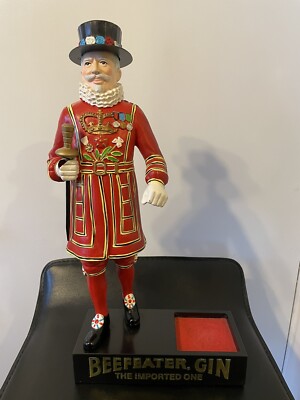 Vtg BEEFEATER GIN Hand Painted Bar Display Statue Figurine Advertisement Stand