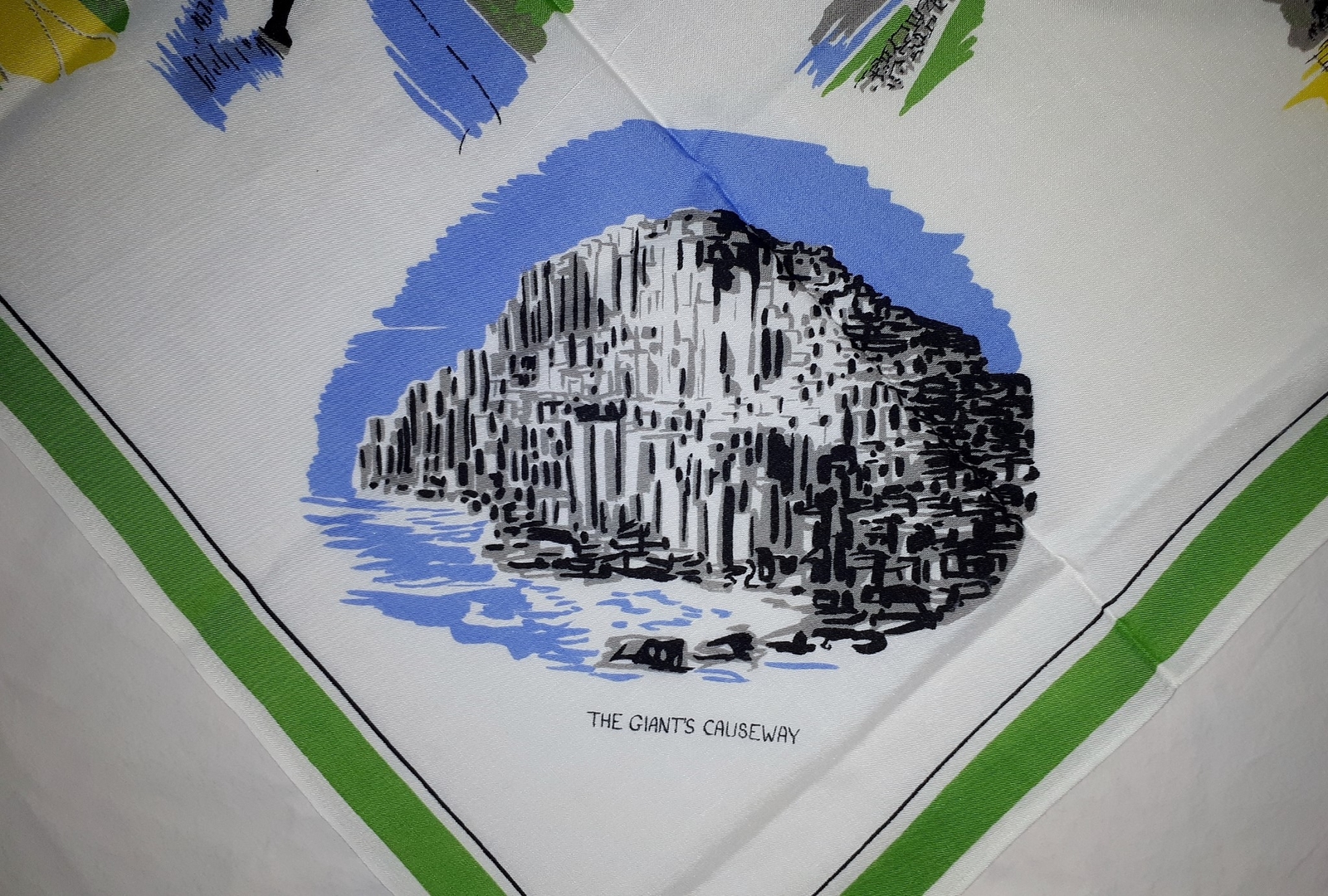 VINTAGE IRISH LINEN TABLECLOTH IRELAND ATTRACTIONS CELTIC GREEN