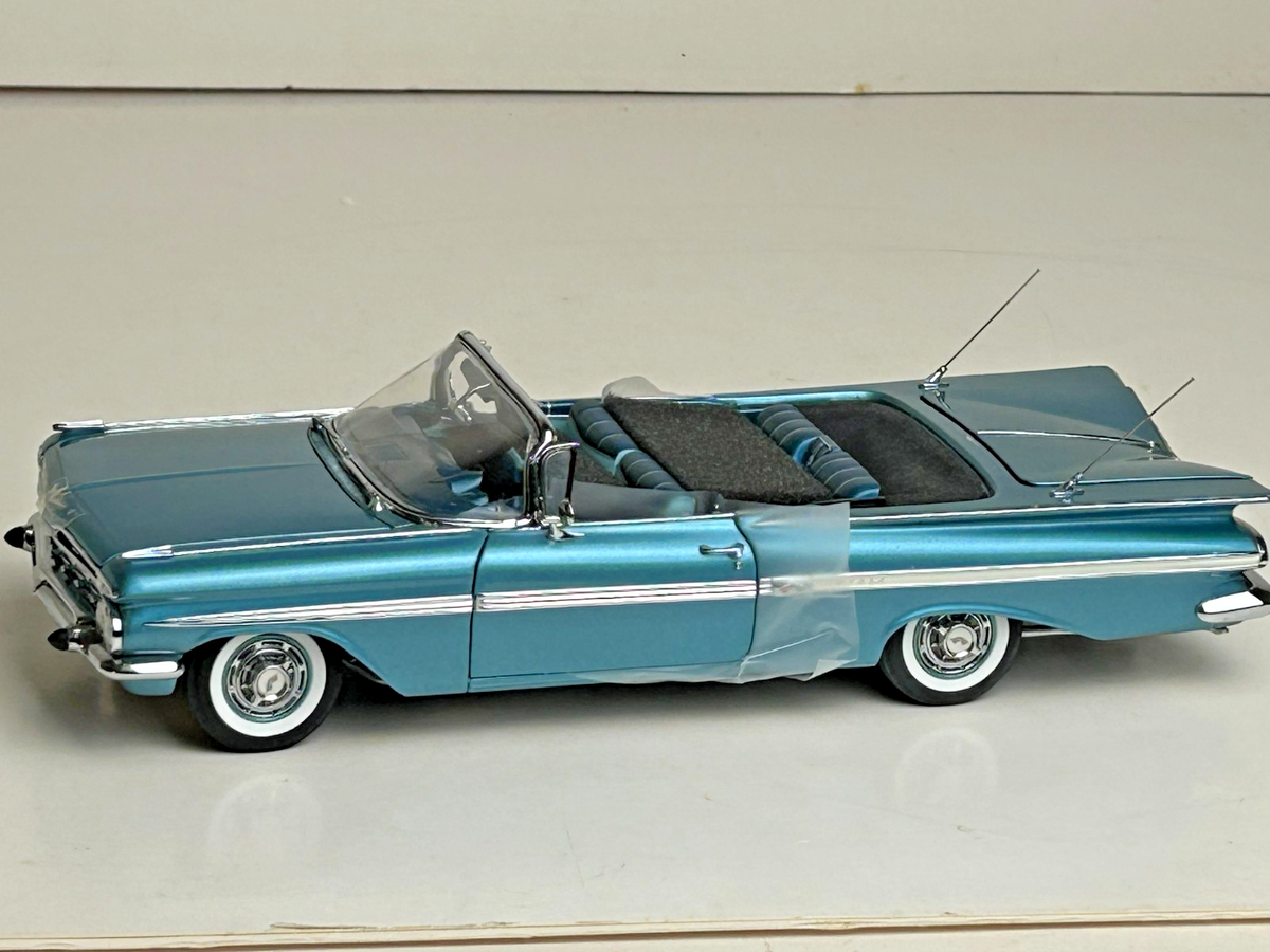 Danbury Mint 1:24 Scale Diecast 1959 Chevrolet Impala Convertible