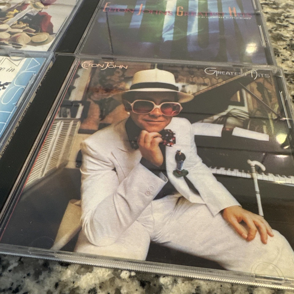 (CD-450) Collection of CD Albums by Elton John Lot 6 Foto 2 de 4