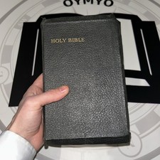 Self Pronouncing KJV Bible with cross references and concordance
