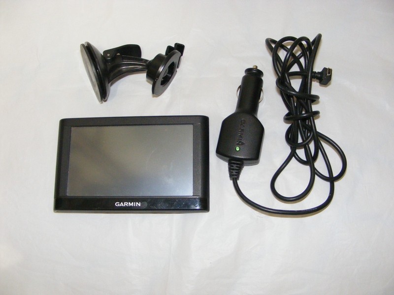 5" touchscreen Garmin Nuvi 52LM GPS bundle + mount + power cord - Tested
