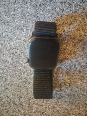 apple watch series 4  fabric band  aluminum and ceramic case