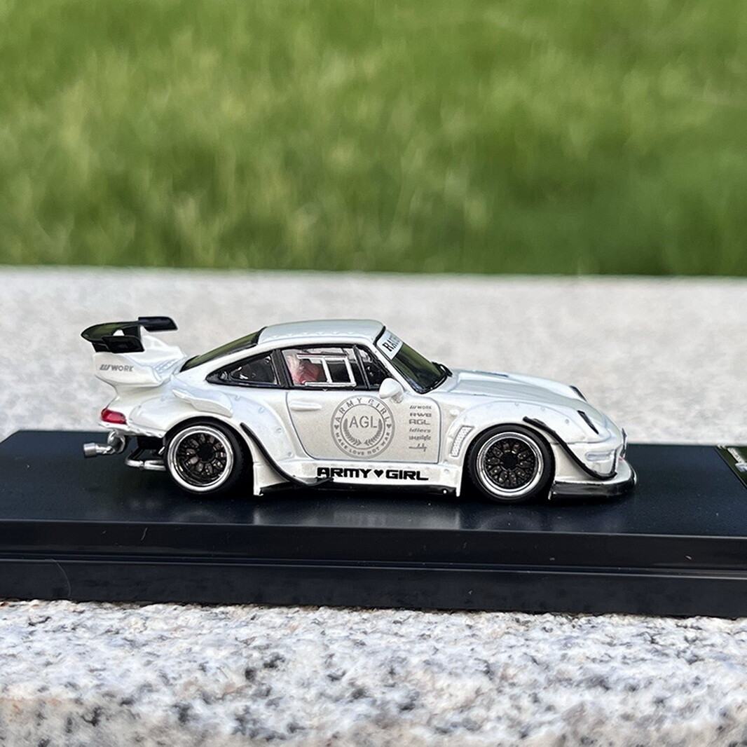 Street Weapon 1/64 Scale Porsche 911 RWB 993 White Diecast Model