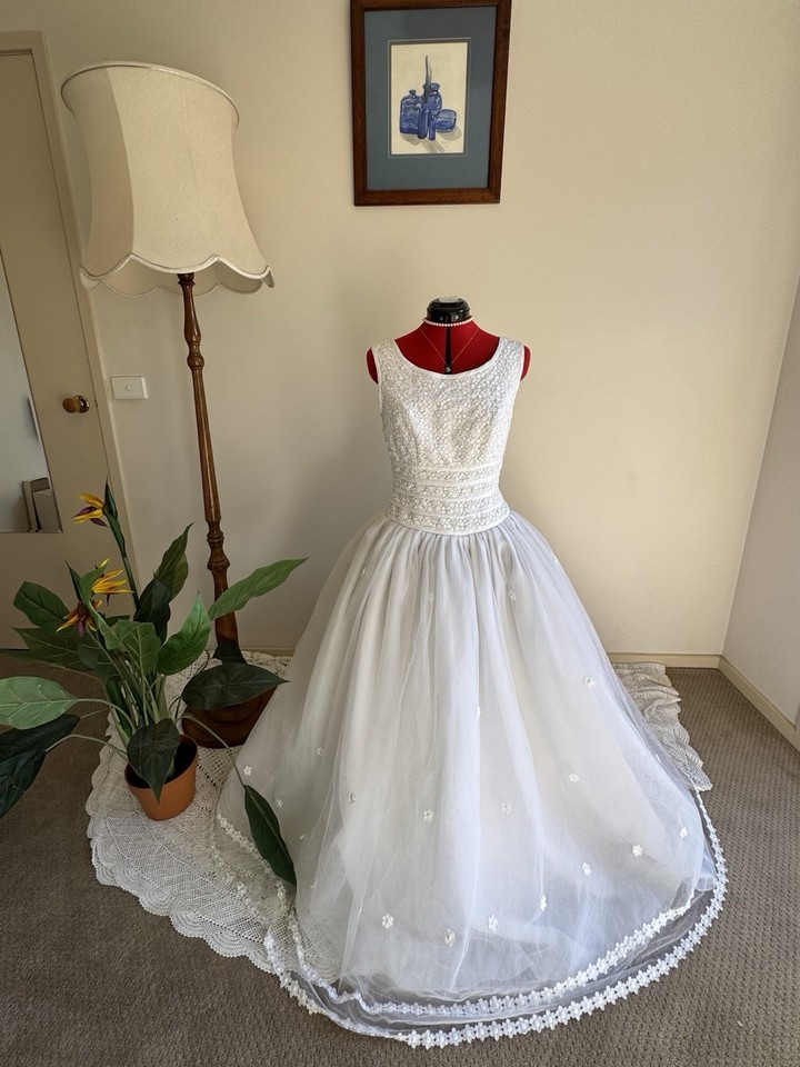 Vintage 2000’s Princess Ball Gown Wedding Dress Lace Beading Bow Tulle