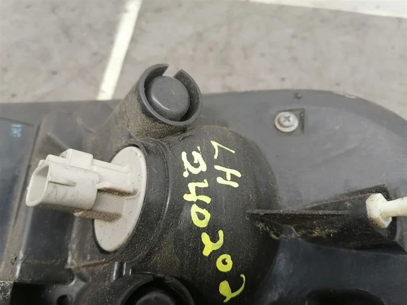 Driver Corner/Park Light Park Lamp-turn Signal Fits 07-11 FJ CRUISER 1391608 - Image 4 of 4