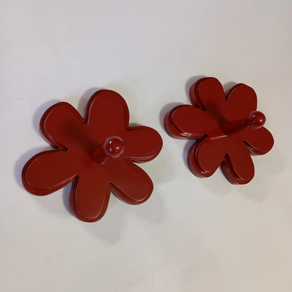 Juego de 2 ganchos de clavija de pared de flor de margarita roja de madera decorativos y funcionales  Foto 2 de 4