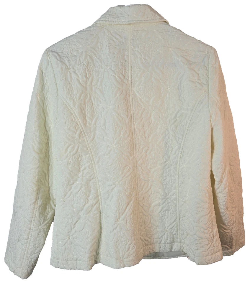 R.Q.T. Blazer Formal 3 Botones Textura Acolchada Color Crema Talla Pequeña Foto 2 de 4