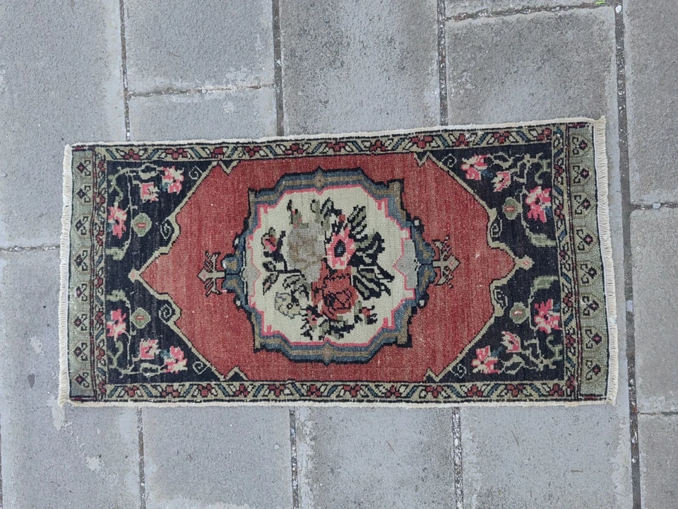 Vintage Turkish Small Rug 1.7x3.4 ft | Floral Medallion Mat - Image 3 of 4