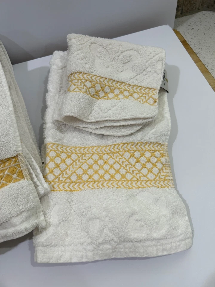 Wamsutta Elite 💯 Cotton Terry White Gold Scroll Hand Towel Set Of 5 Vintage - Image 3 of 4